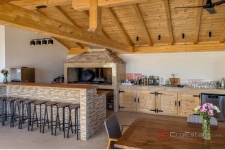 017 2056 15 Omis spacious villa with swimming pool for sale