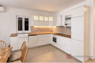 017 2056 15 Omis spacious villa with swimming pool for sale