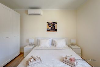 017 2056 15 Omis spacious villa with swimming pool for sale