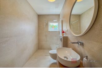 017 2056 15 Omis spacious villa with swimming pool for sale