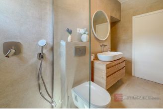 017 2056 15 Omis spacious villa with swimming pool for sale