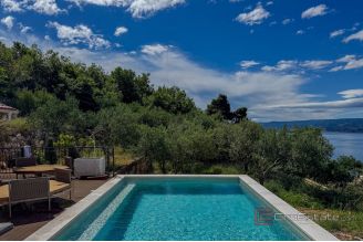017 2056 15 Omis spacious villa with swimming pool for sale