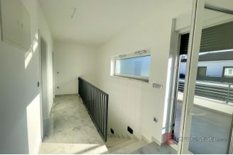 013 1023 69 Krk modern house with pool in a quiet location for sale