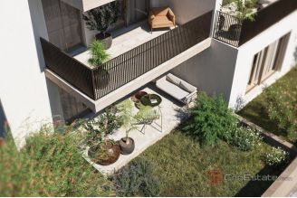 014 2035 383b Kastela Modern three bedroom apartment with garden for sale