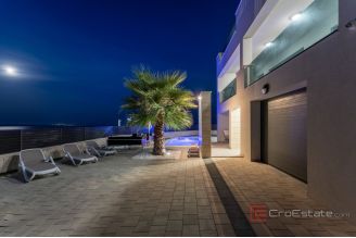 013 1033 02 Zadar area luxury villa first row to the sea for sale