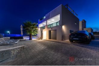 013 1033 02 Zadar area luxury villa first row to the sea for sale