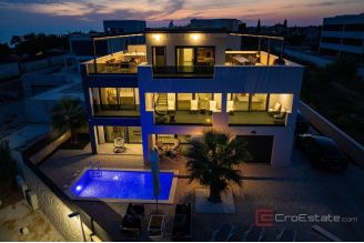 013 1033 02 Zadar area luxury villa first row to the sea for sale