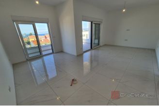 014 1021 57 Krk modern apartment with additional apartment for sale