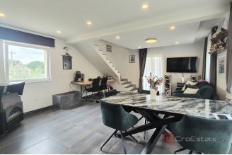 010 2047 130 Dugopolje Detached house with two units for sale