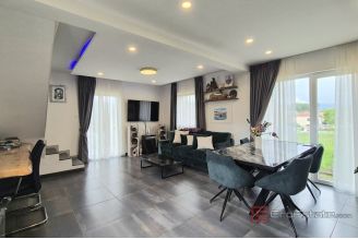 010 2047 130 Dugopolje Detached house with two units for sale