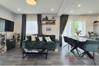 010 2047 130 Dugopolje Detached house with two units for sale