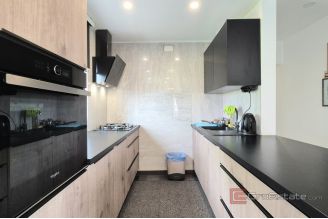 010 2047 130 Dugopolje Detached house with two units for sale