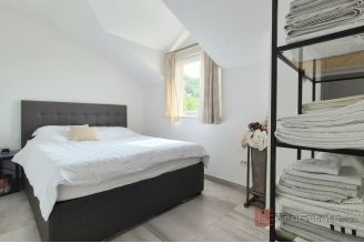010 2047 130 Dugopolje Detached house with two units for sale