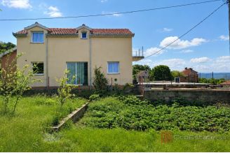 010 2047 130 Dugopolje Detached house with two units for sale