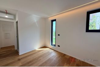 008 1021 58a Opatija modern apartment with garden and sea view for sale