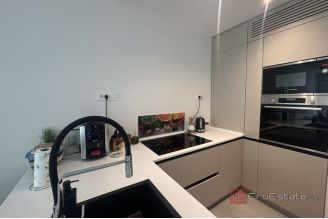 017 2035 384 Split Plokite Modern two bedroom apartment for rent