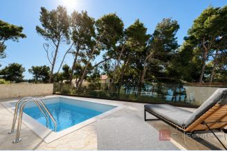 001 2051 69 island hvar apartment with pool and garden for sale
