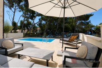 012 2051 69 island hvar apartment with pool and garden for sale