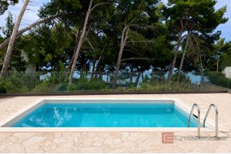 012 2051 69 island hvar apartment with pool and garden for sale