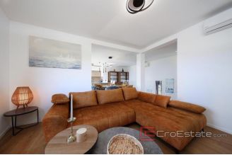 013 1021 59 Opatija Modern apartment with roof terrace for sale