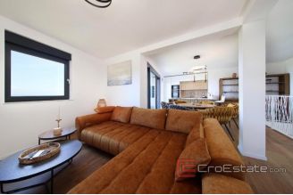 013 1021 59 Opatija Modern apartment with roof terrace for sale