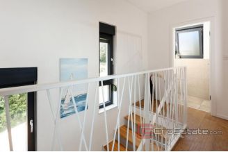 013 1021 59 Opatija Modern apartment with roof terrace for sale