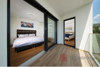013 1021 59 Opatija Modern apartment with roof terrace for sale