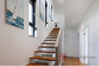 013 1021 59 Opatija Modern apartment with roof terrace for sale