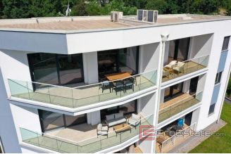 013 1021 59 Opatija Modern apartment with roof terrace for sale