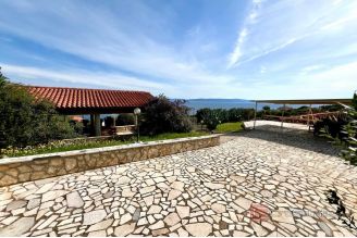 005 1032 04 Labin building land with a catering facility for sale