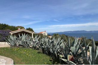 005 1032 04 Labin building land with a catering facility for sale