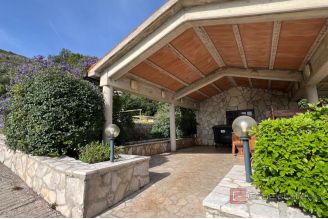 005 1032 04 Labin building land with a catering facility for sale
