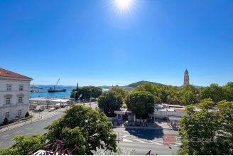 011 2052 124 Split Gripe Three bedroom apartment with a sea view for sale