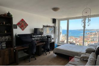 011 2052 124 Split Gripe Three bedroom apartment with a sea view for sale