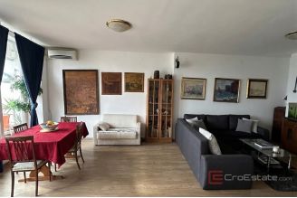 011 2052 124 Split Gripe Three bedroom apartment with a sea view for sale