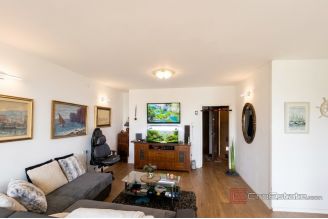 011 2052 124 Split Gripe Three bedroom apartment with a sea view for sale