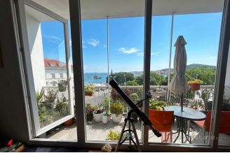 011 2052 124 Split Gripe Three bedroom apartment with a sea view for sale