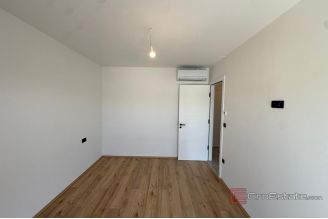 010 2058 05 Sibenik Modern apartment with terrace for sale