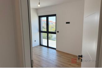 010 2058 05 Sibenik Modern apartment with terrace for sale