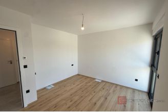 010 2058 05 Sibenik Modern apartment with terrace for sale