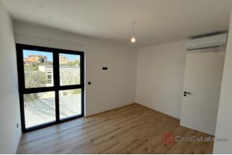 010 2058 05 Sibenik Modern apartment with terrace for sale