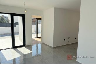 009 2058 06 sibenik modern apartment with yard for sale
