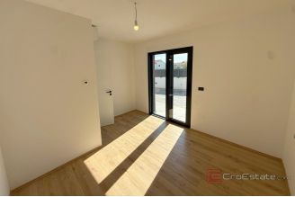 009 2058 06 sibenik modern apartment with yard for sale