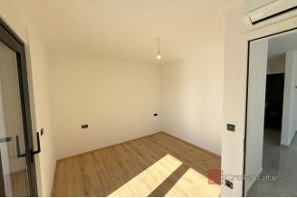 009 2058 06 sibenik modern apartment with yard for sale