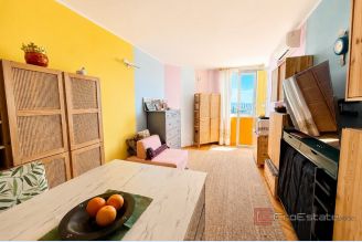 001 2060 19 Split Plokite sunny one bedroom apartment with panoramic sea view for sale