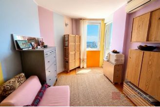 007 2060 19 Split Plokite sunny one bedroom apartment with panoramic sea view for sale