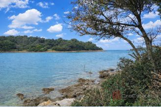 001 1014 51 pula house with large plot first row to the sea for sale