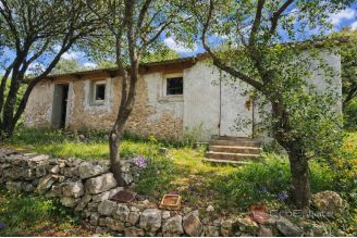 008 1014 51 pula house with large plot first row to the sea for sale