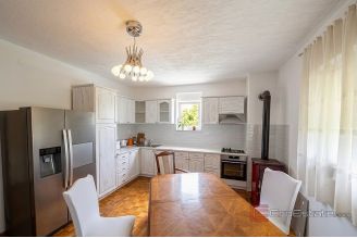 010 2052 125 Sinj house in nature for sale