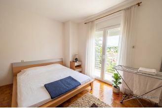 010 2052 125 Sinj house in nature for sale